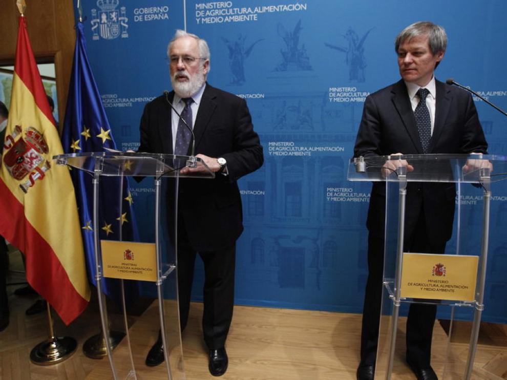 El ministro de Agricultura, Miguel Arias Cañete, y el comisario europeo de Agricultura