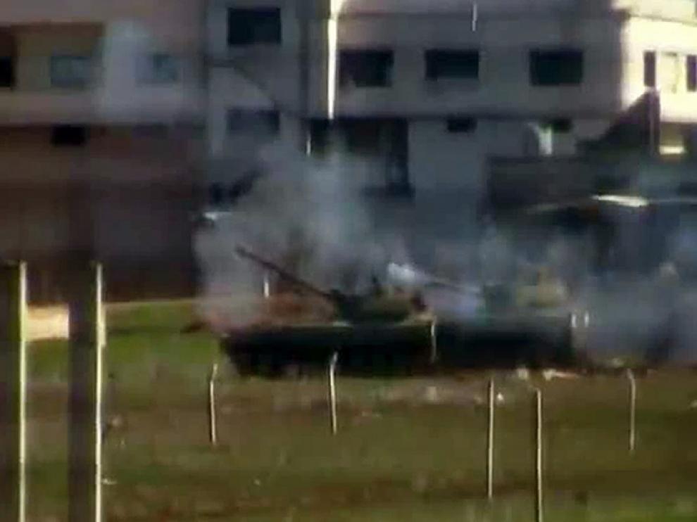 Imágen de un vídeo colgado en Youtube sobre la supuesta represión del régimen sirio en Homs