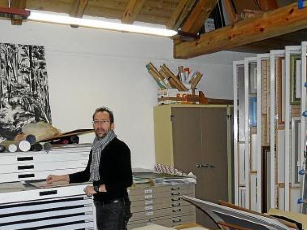 Alfredo Gavín, en el archivo del Museo de Dibujo.