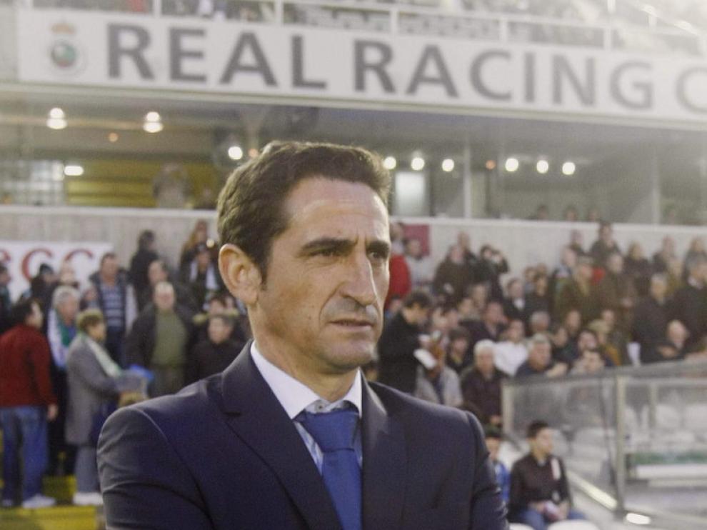 Manolo Jiménez, entrenador del Real Zaragoza, durante el encuentro frente al Racing de Santander.