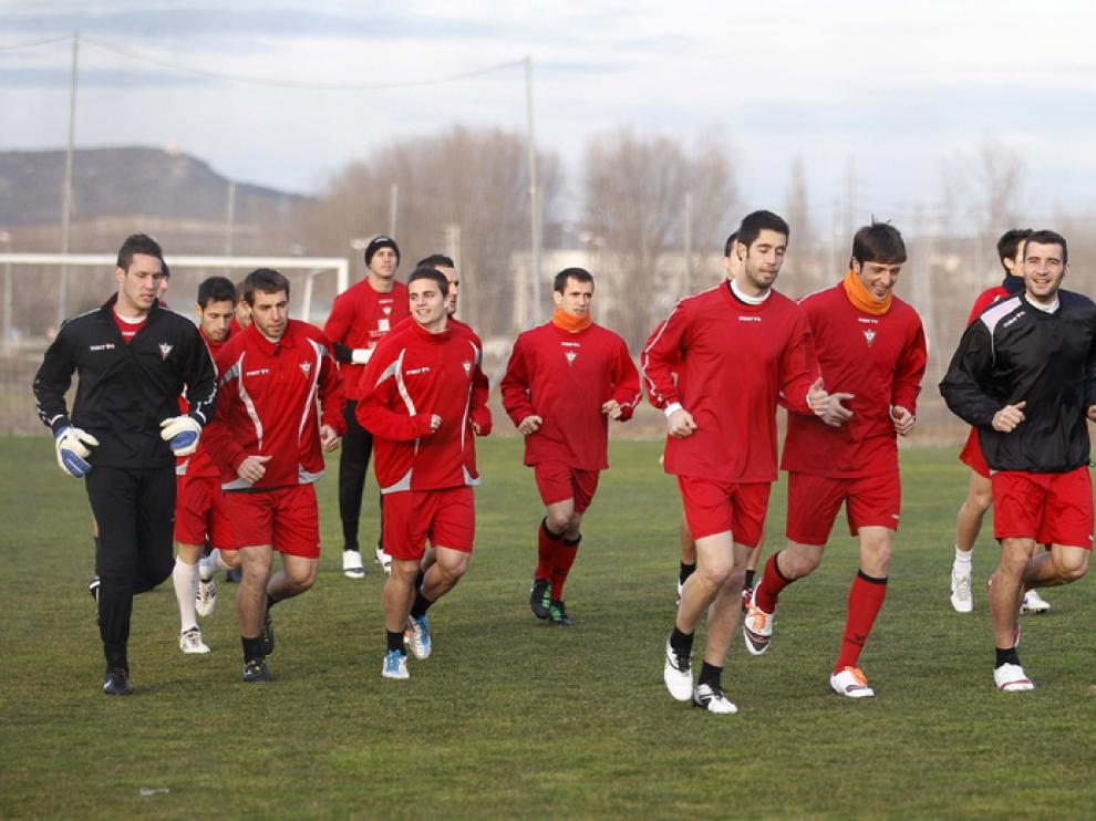 Los jugadores del Mirandés durante un entrenamiento en la víspera del partido contra el Athletic de Bilbao.