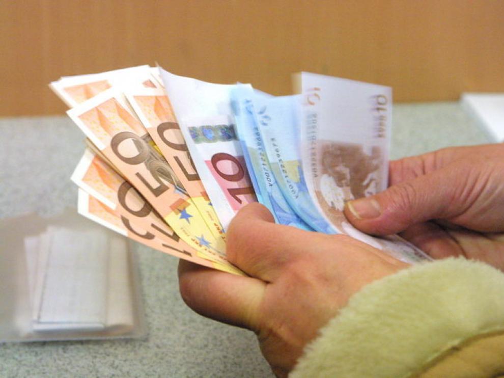 El consumo de los hogares y la inversión empresarial han frenado su caída