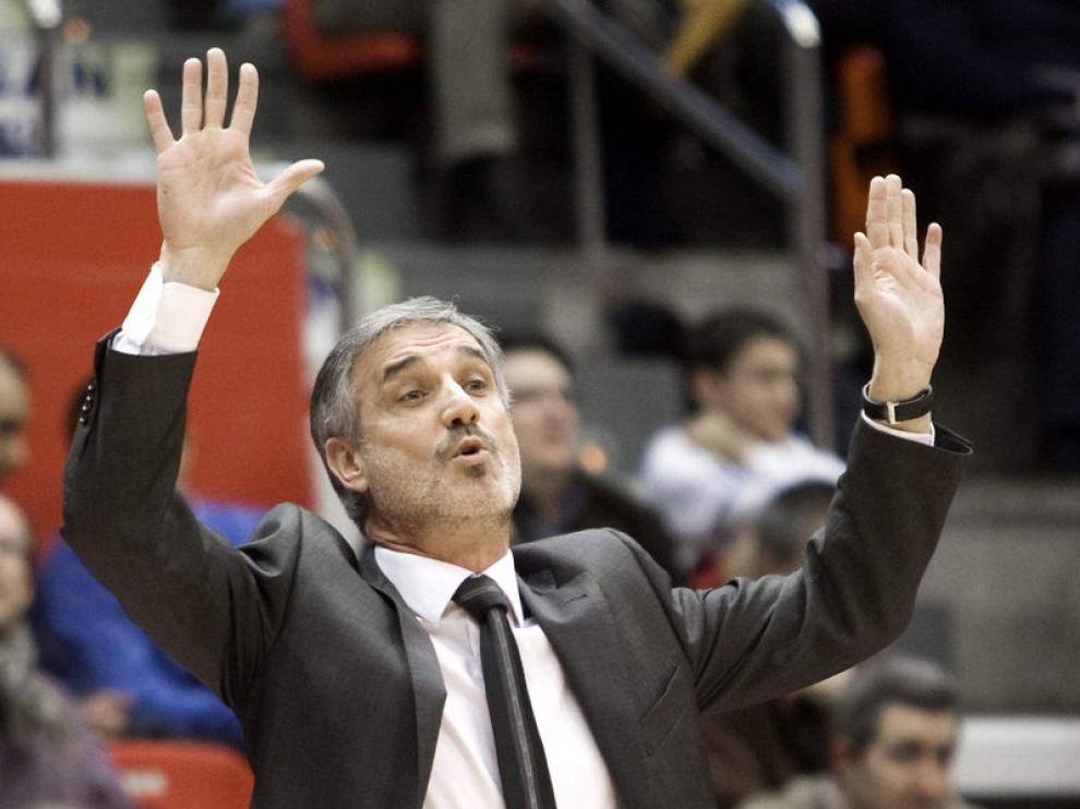 Abós durante el partido ante el Estudiantes
