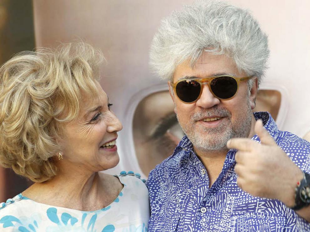 Almodóvar con Marisa Paredes