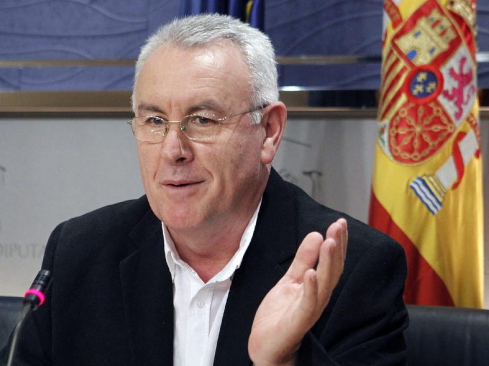 Imagen de archivo de Cayo Lara, coordinador de Izquierda Unida, durante una rueda de prensa.