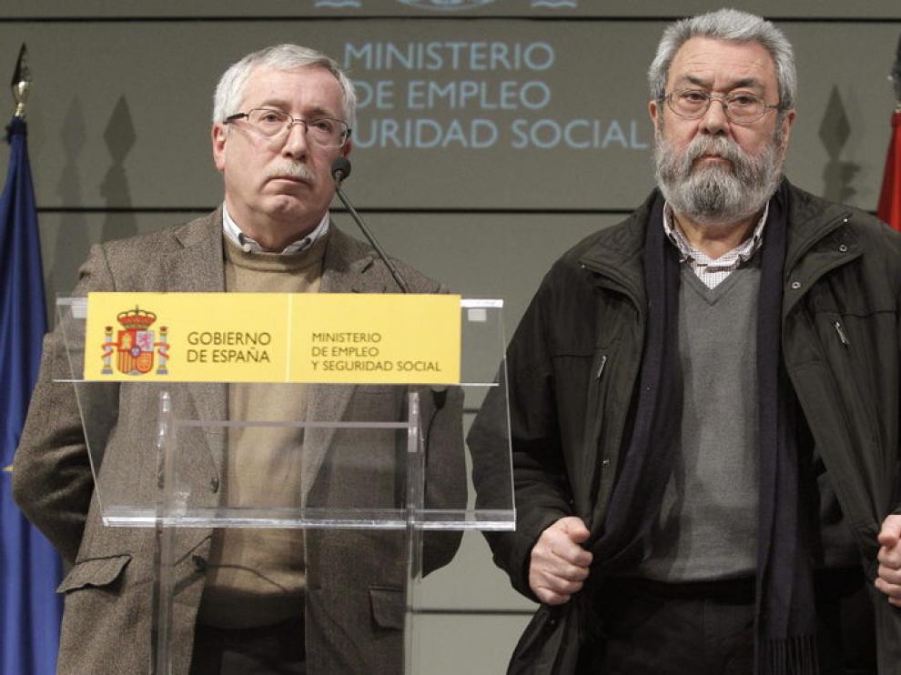 Los secretarios generales de CCOO, Ignacio Fernández Toxo (i), y de UGT, Cándido Méndez