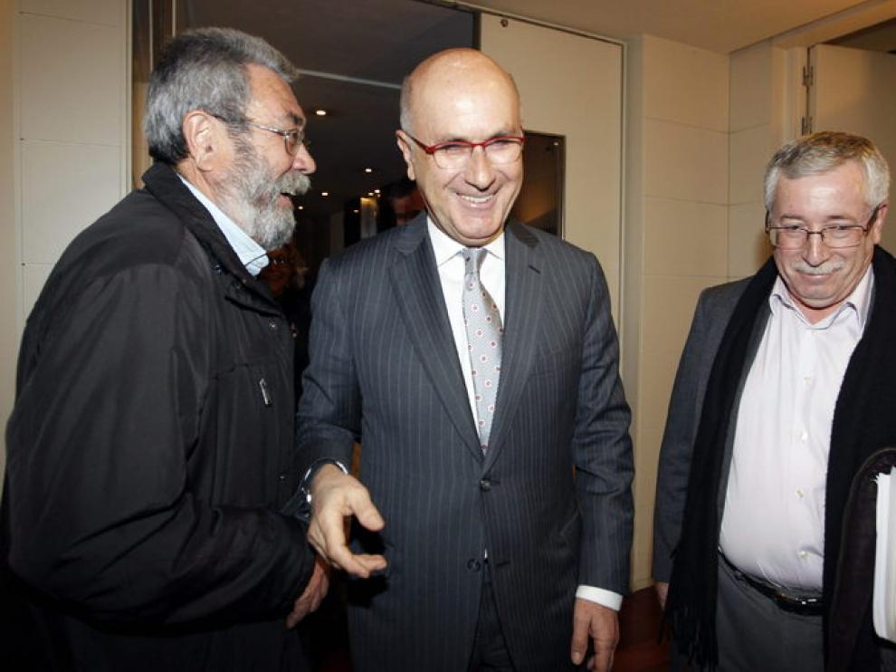Cándido Méndez e Ignacio Fernández Toxo posan con el portavoz de CiU, Josep Antoni Duran i Lleida.