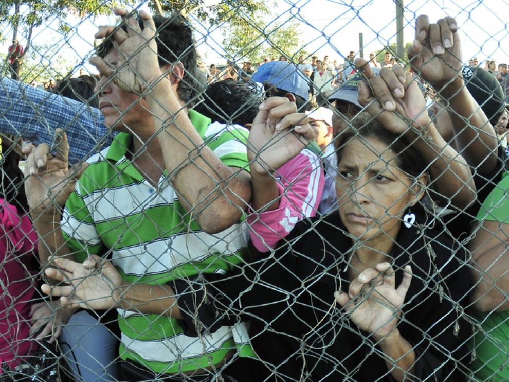 Familiares de las víctimas en la Granja Penal de Comayagua.