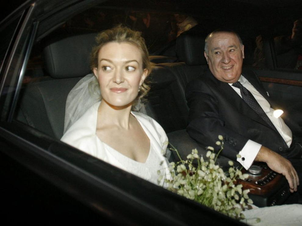 Marta Ortega, junto con su padre Amancio Ortega, llega al pazo donde ha contraído matrimonio.