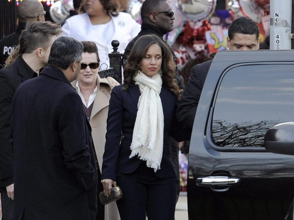 La cantante Alicia Keys asistió al funeral de la también cantante Whitney Houston.