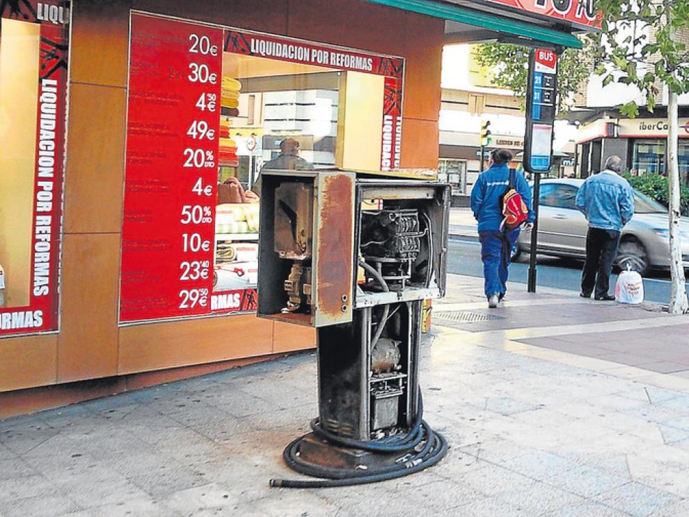 Surtidor de gasolina abandonado en Delicias