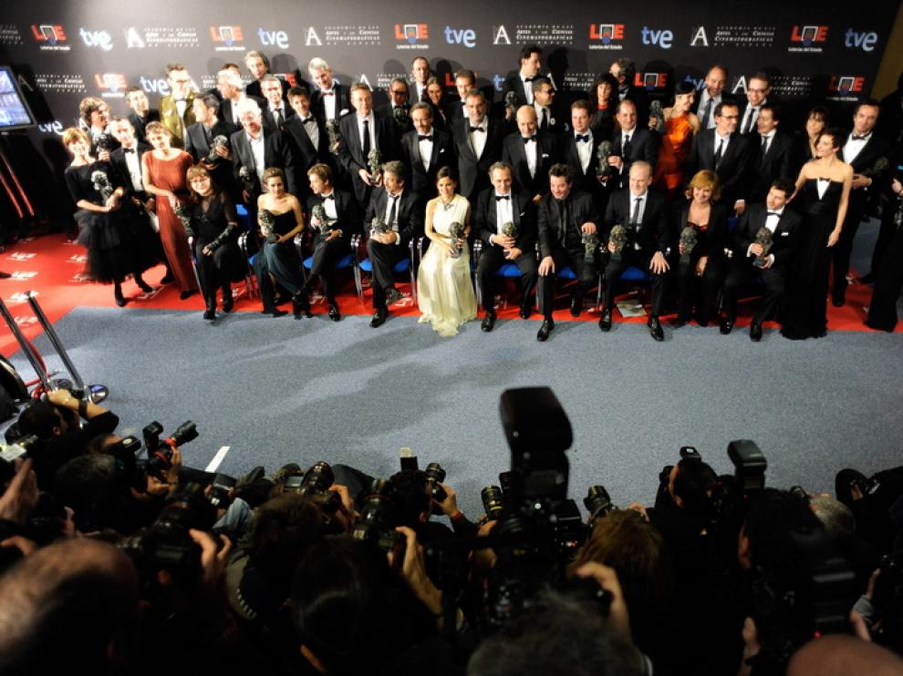 Foto de familia de todos los premiados en los Goya de 2012