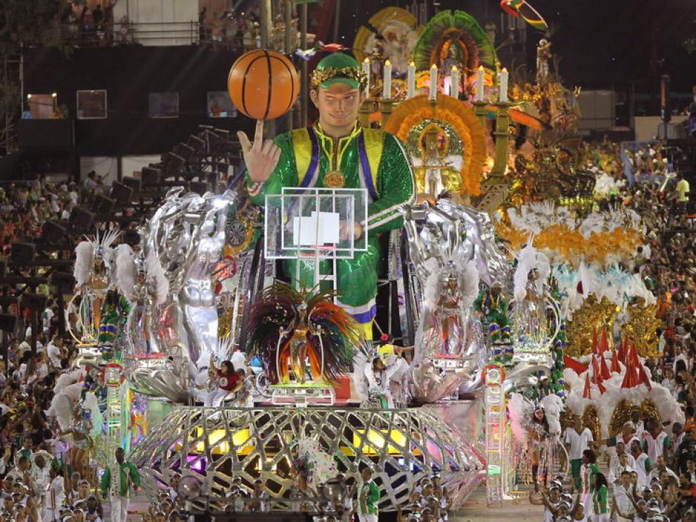 La escuela de samba Grande Rio, desfila en el ultimo día de los desfiles