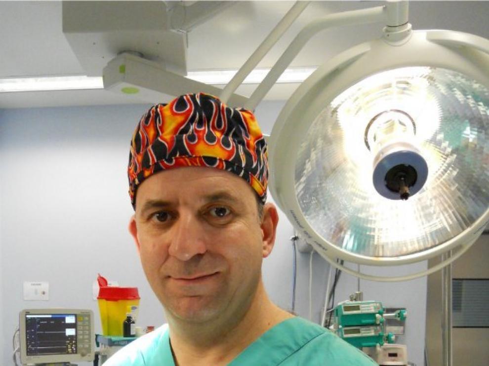 El doctor Jorge Solano, del Hospital Quirón de Zaragoza