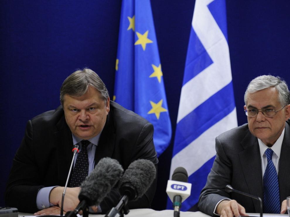El ministro de Finanzas griego, Evangelos Venizelos, y el primer ministro griego, Lukás Papademos