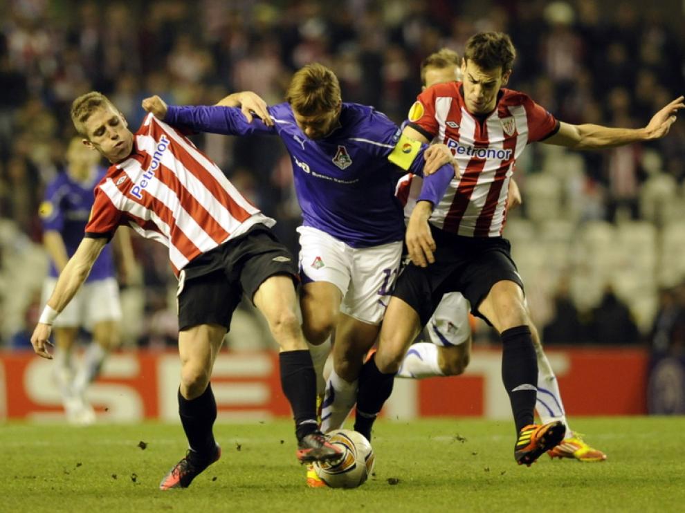 Iker Muniain, a la izquierda, durante un partido del Athletic