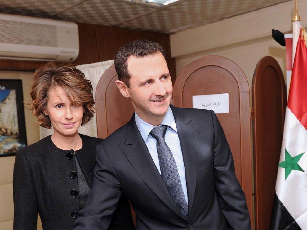 Al Asad acudió a votal junto a su mujer, Asma