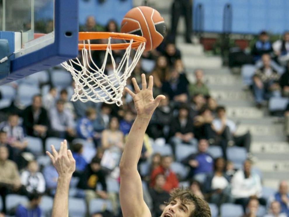 Un momento del partido en San Sebastián