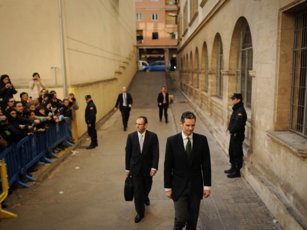 Iñaki Urdangarin, a su llegada al juzgado con su abogado