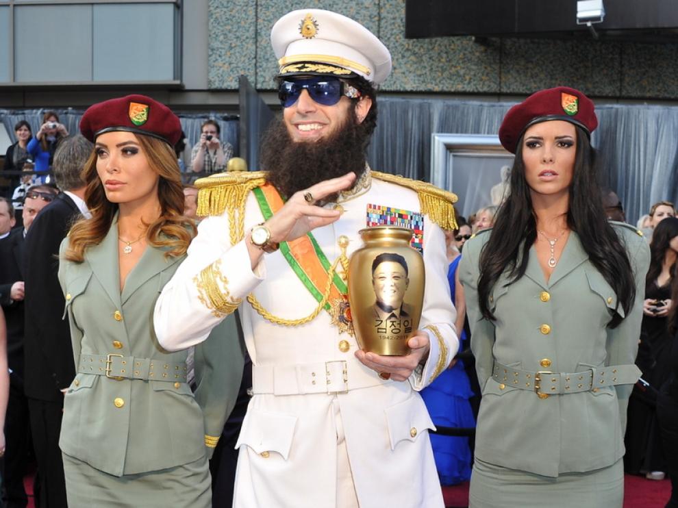 Sacha Baron Cohen desafió a la Academia vestido de dictador