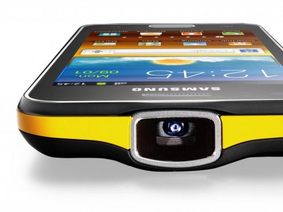 Cuenta con un 'picoproyector' integrado