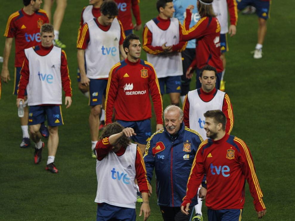 Vicente del Bosque, junto a sus jugadores en la Rosaleda