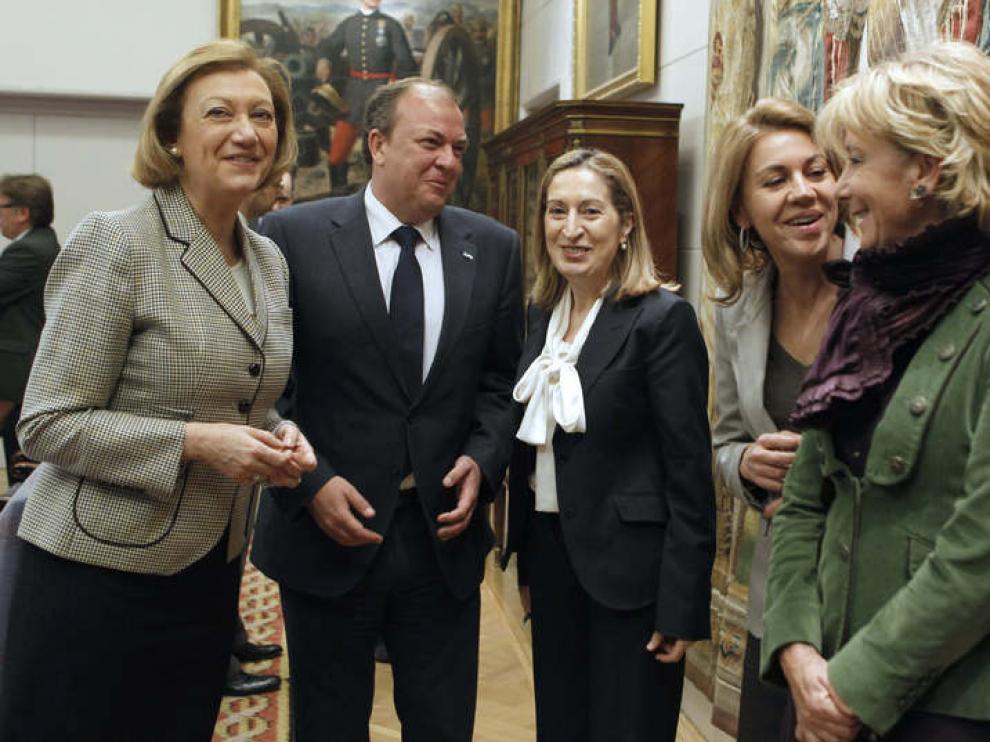 Luisa Fernanda Rudi, junto a Cospedal, Aguirre, Pastor y Monago