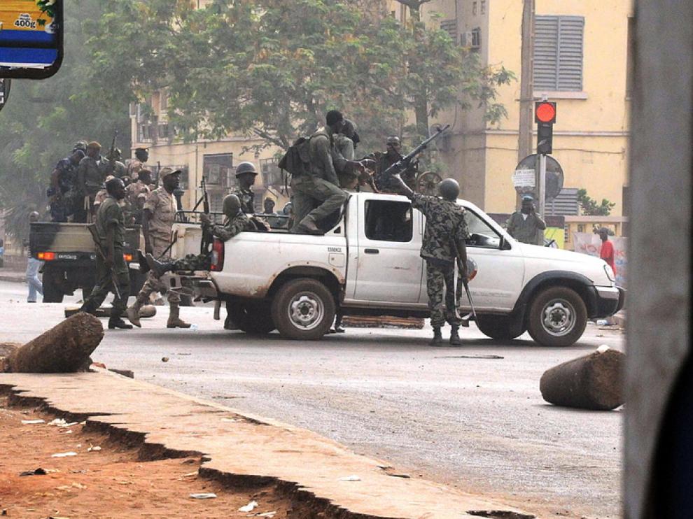 Militares amotinados en las calles de la capital