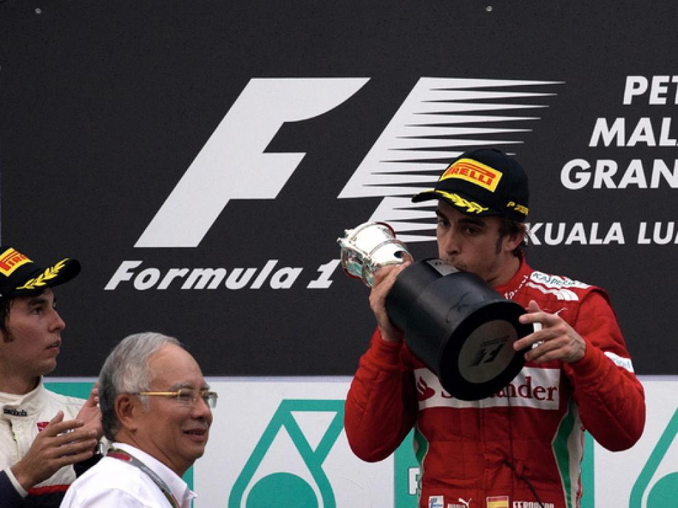 Fernando Alonso celebra un triunfo