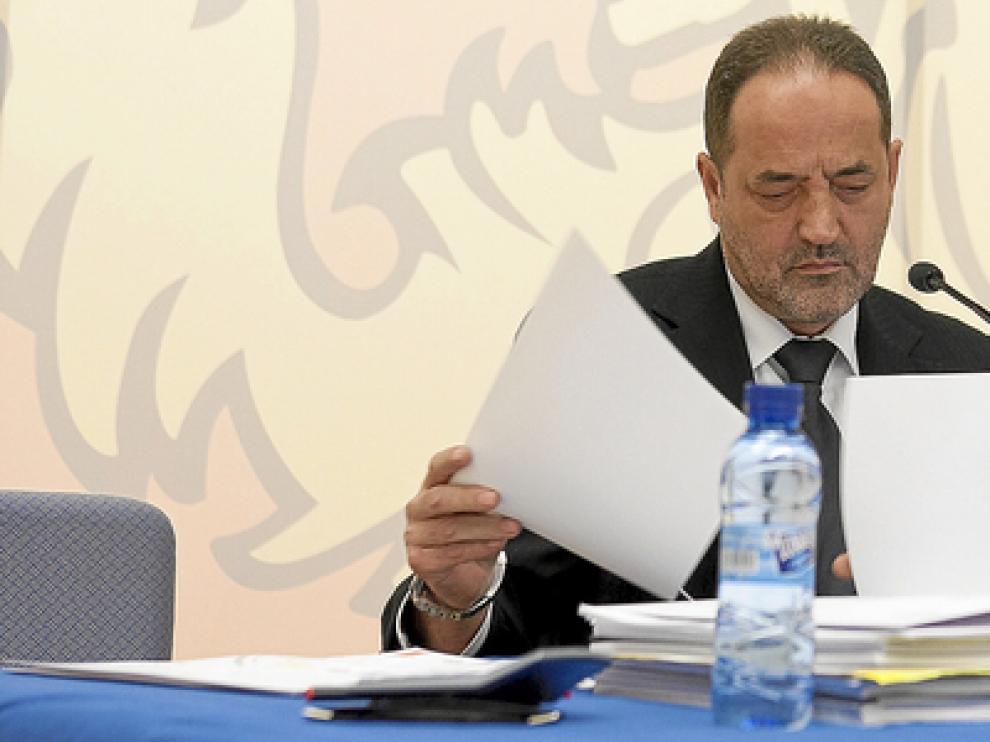 Agapito Iglesias, accionista mayoritario del Real Zaragoza, junto a Javier Porquera, consejero, en fotografía de archivo.