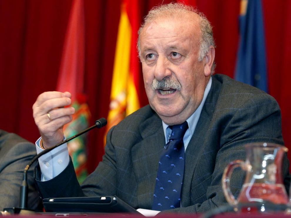 Vicente del Bosque durante la conferencia ofrecida en la Universidad de Burgos.