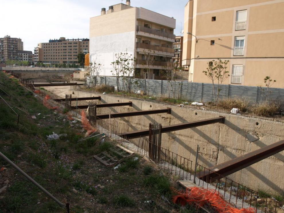 Solar junto al balcón de San Lázaro que se inunda con facilidad