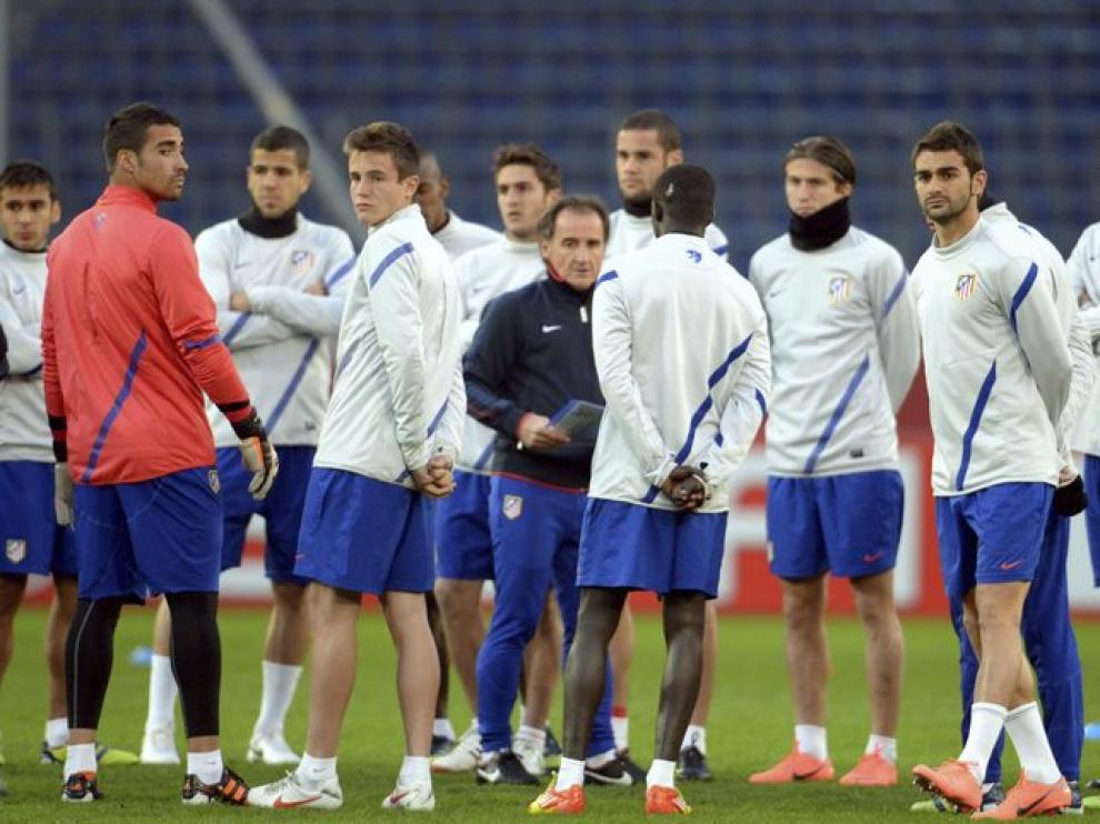 Los jugadores del Atlético de Madrid durante su sesión de entrenamiento en Hannover.