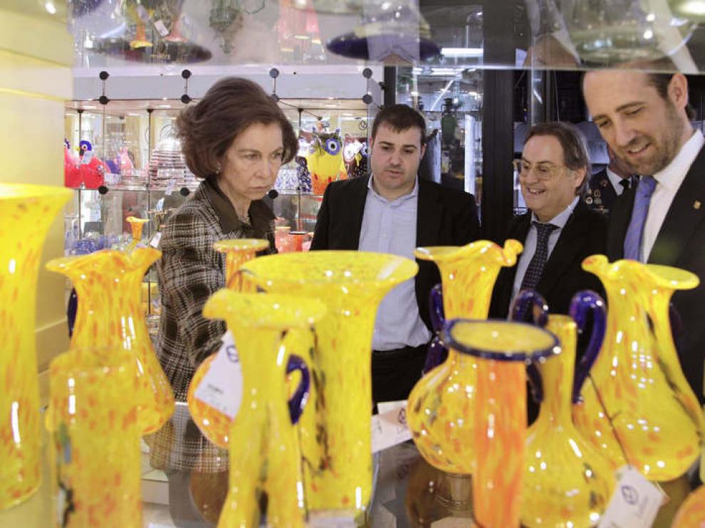 La Reina ha visitado una empresa de artesanía en Mallorca