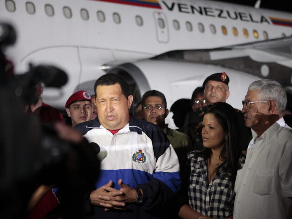 Hugo Chávez a su llegada a Venezuela