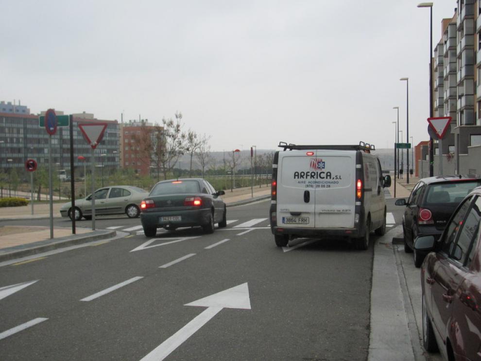 Cruce de Valdespartera, entre las calles de La Prima Angélica y Viridiana