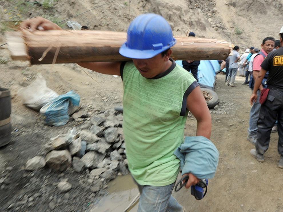 Trabajos de rescate en la mina de Ica