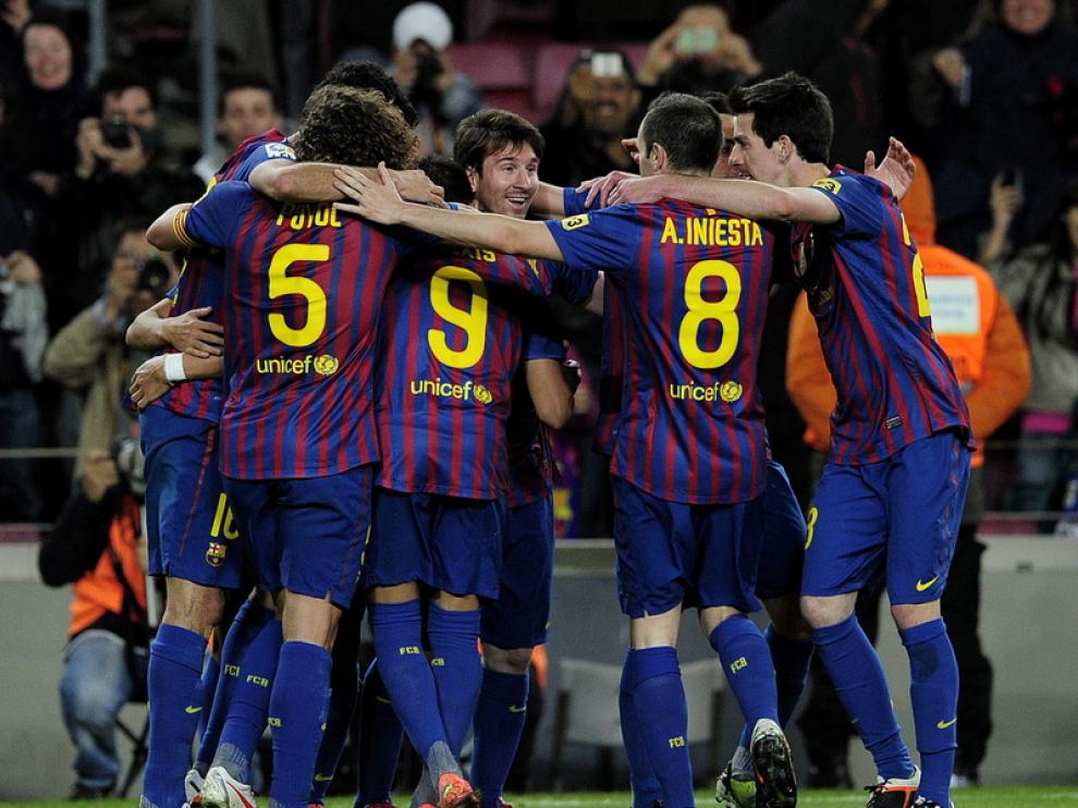 El equipo culé celebra la victoria.