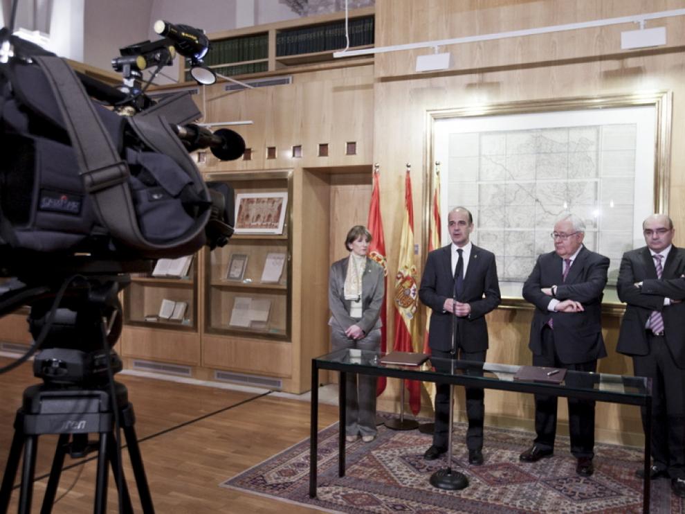 Firma de un convenio entre Aragón y Navarra