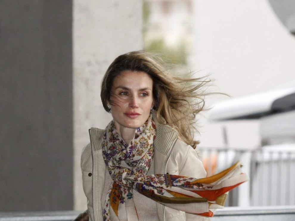 Lezia y su hija Sofía entran al hospital