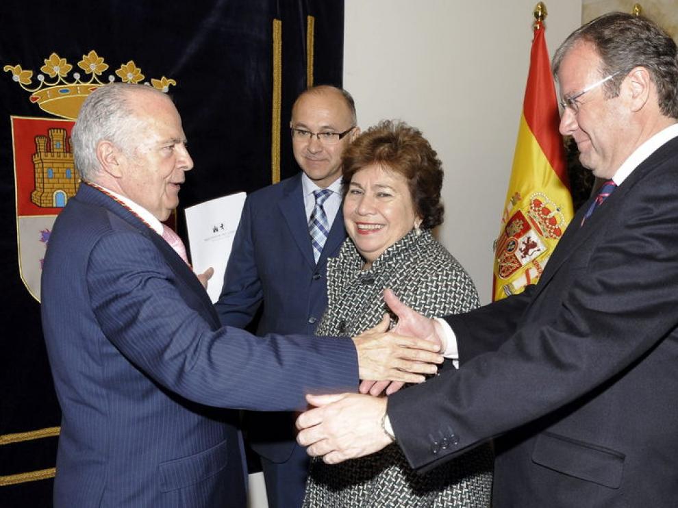María Luisa Cava, en el centro de la imagen