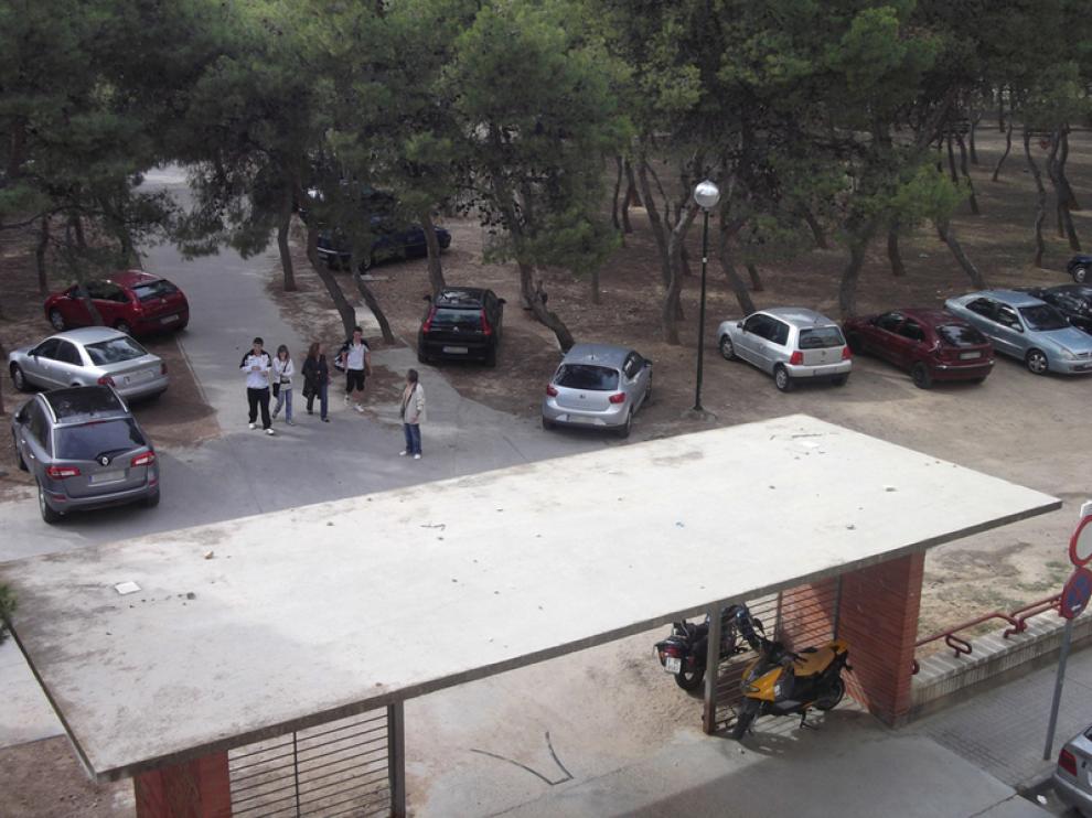 Coches aparcados en los Pinares