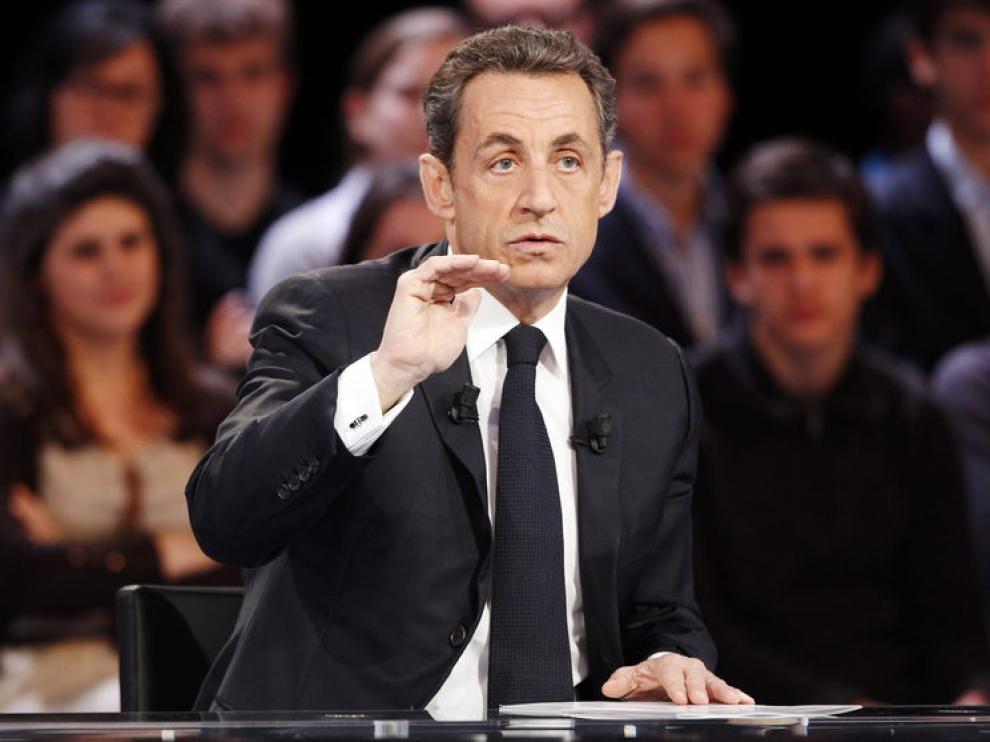 El Presidente de Francia, Nicolas Sarkozy, durante un debate televisado en Francia.