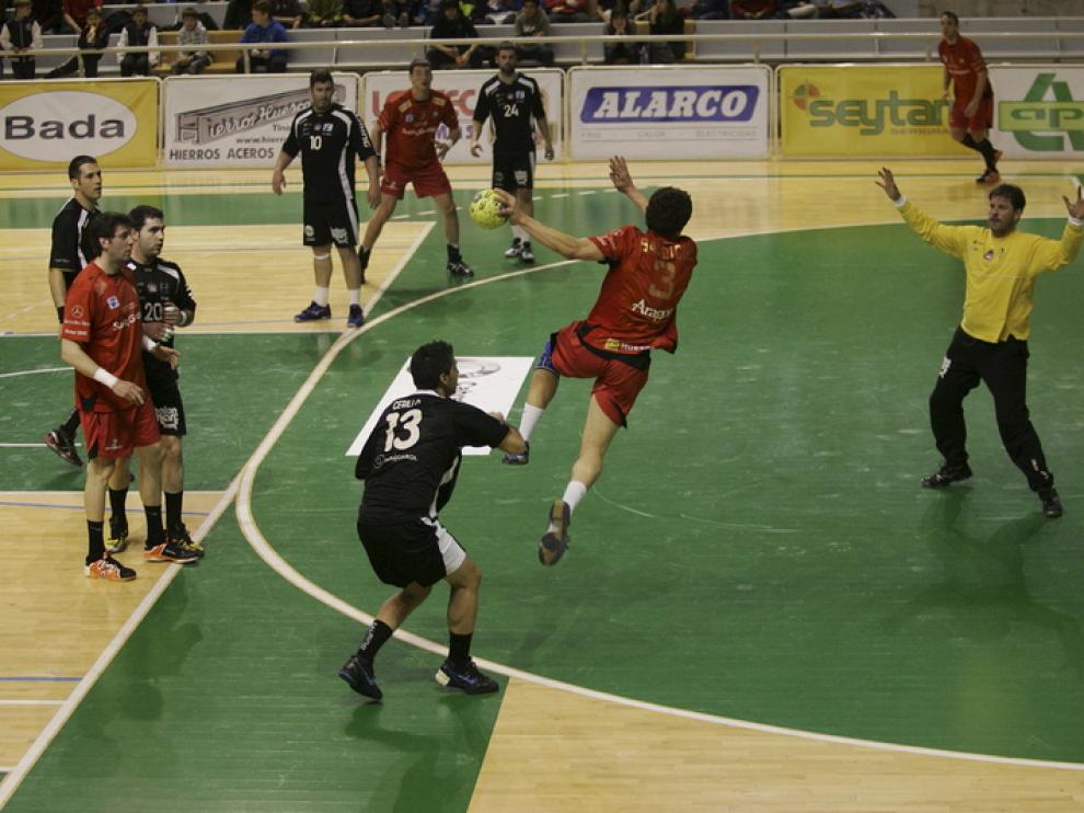 El BM Huesca, durante un partido