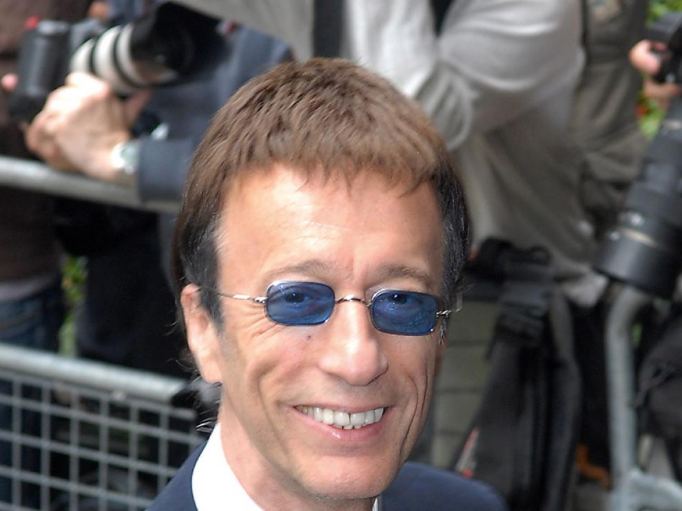 Robin Gibb, ex miembro de los Bee Gees, está hospitalizado en estado de coma.