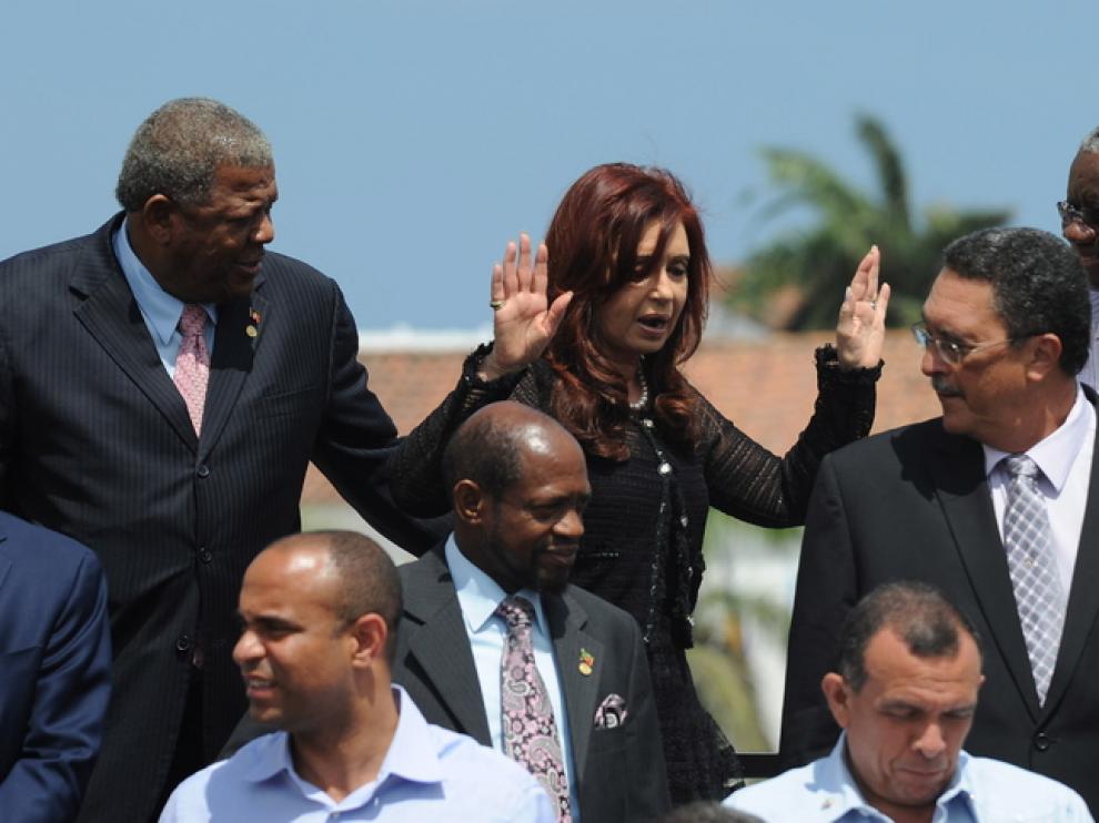 Cristina Fernandez gesticula en una foto de la cumbre