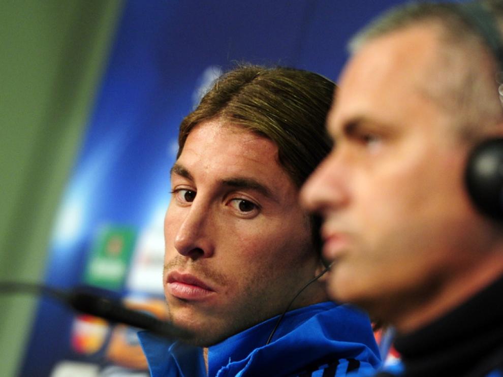 José Mourinho y Sergio Ramos en una rueda de prensa en vísperas al partido ante el Bayer de Munich.