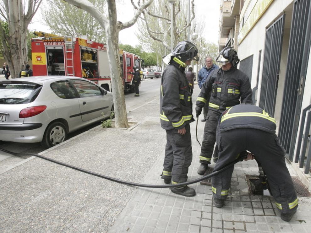 Humo en la calle Juan XXIII de Huesca