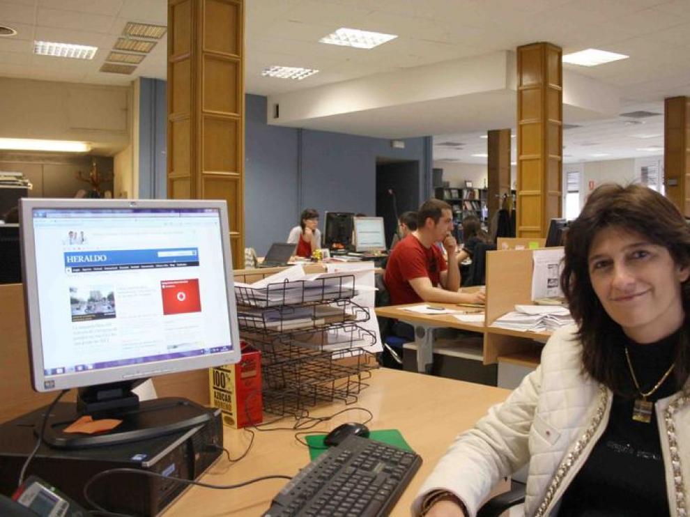Carmen Dueso en la redacción de Heraldo.es