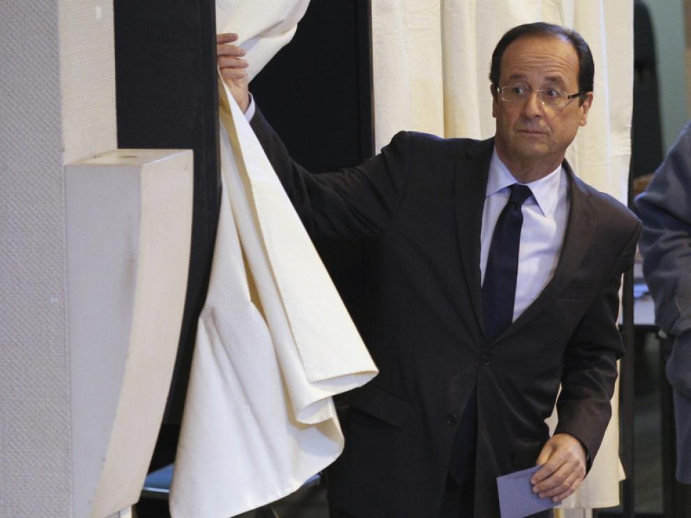 François Hollande, votando en Tulle